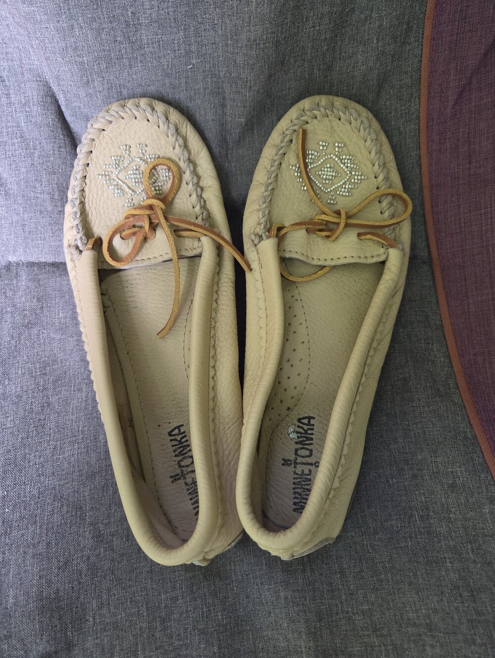 Leather Beaded Minnetoka Flat Moccasins Size 7.5